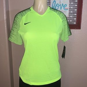 Nike Woman’s Vaporknit II Soccer Jersey - NWT Neon